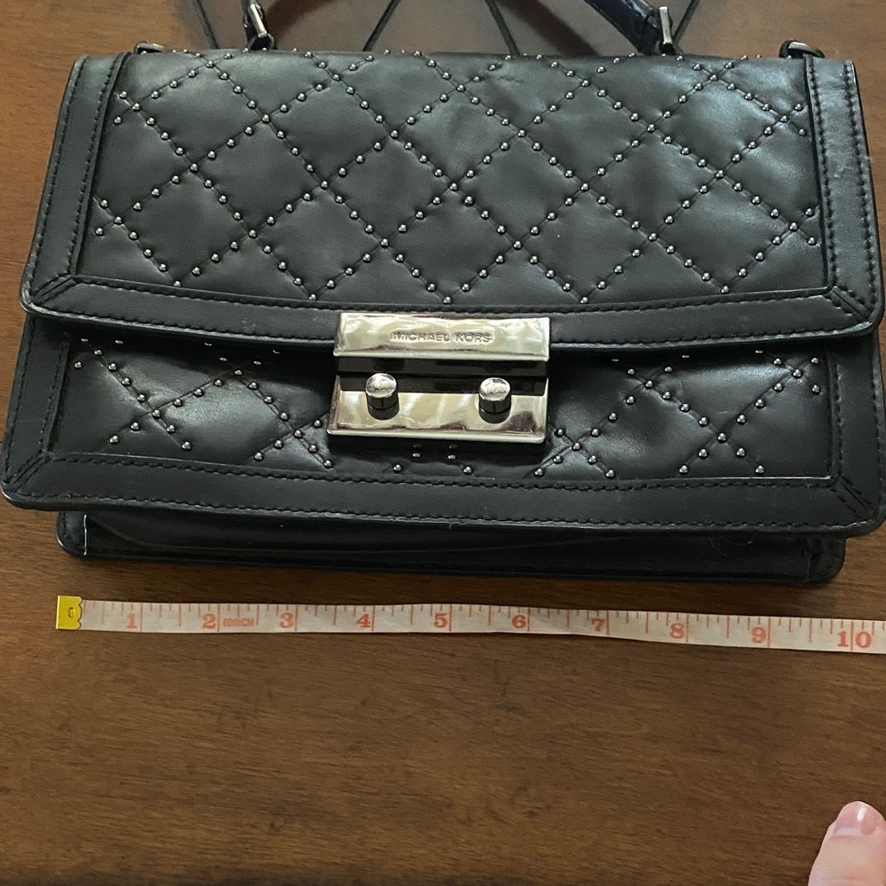 Michael Kors Leather Bag Featuring Crossbody Strap - Picture 2 of 9